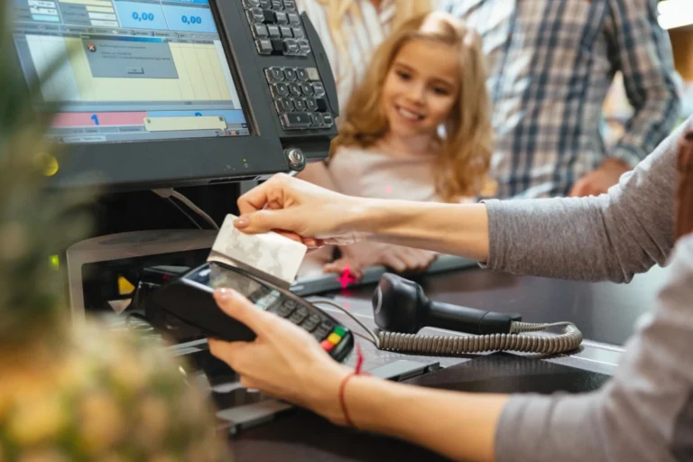 female-staff-using-credit-card-terminal-cash-counter_171337-2414